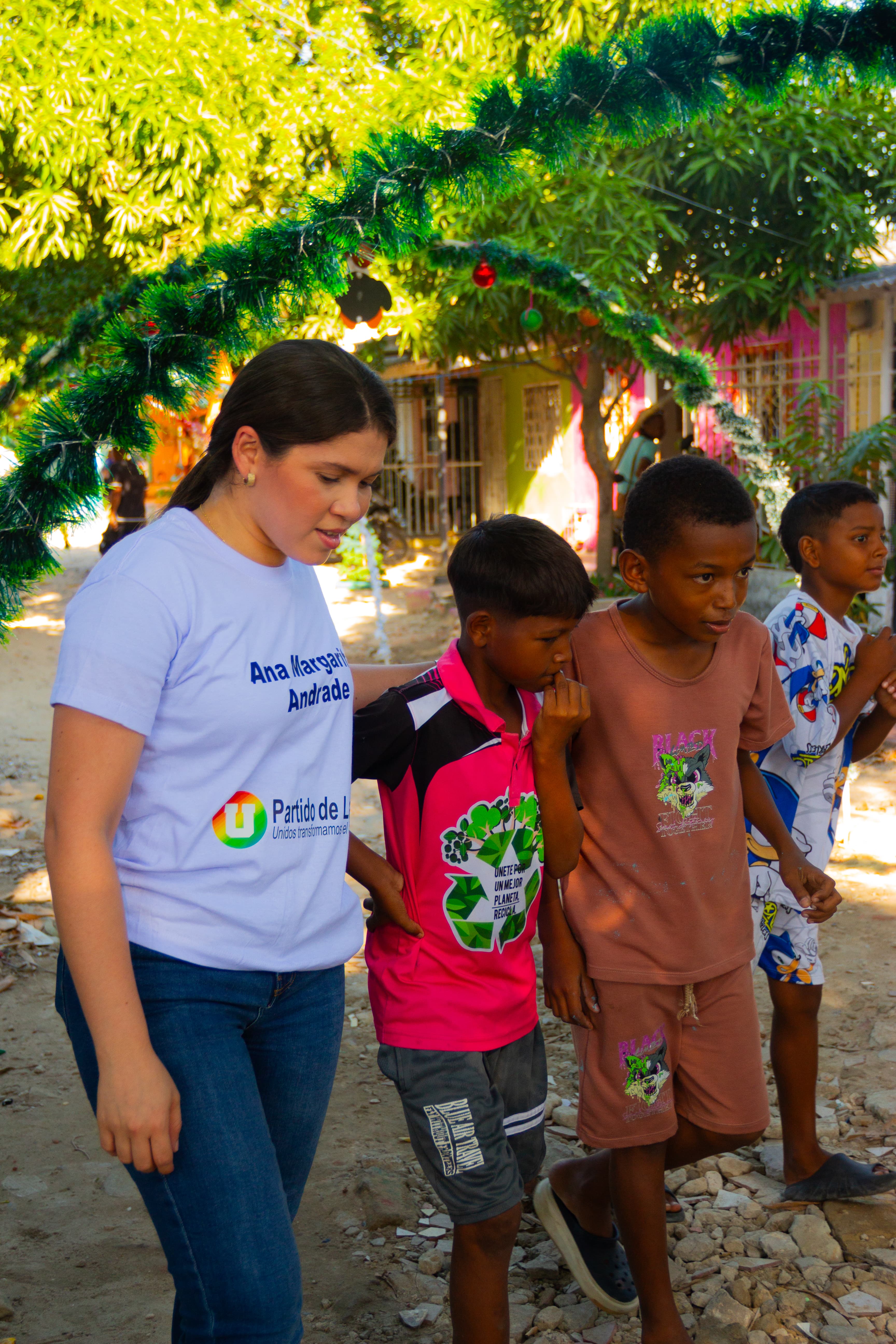 Ana Margarita Andrade con la comunidad